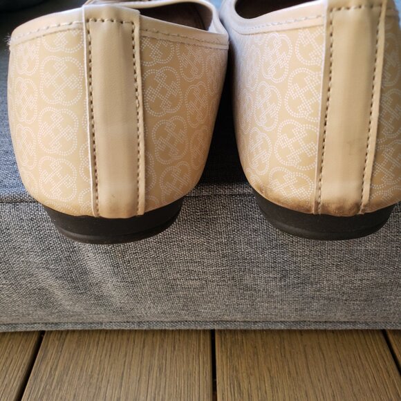 EUC DAISY FUENTES ABIGAIL timeless logo allover ballet flats bombing beige (9) - Picture 7 of 7